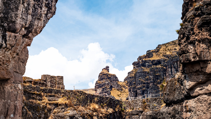 Explora Waqrapukara, la Fortaleza Olvidada de los Andes